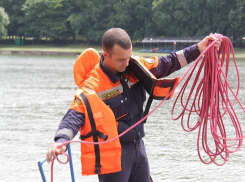 Тело мужчины, пролежавшее в реке несколько дней, вытащили спасатели на Ставрополье