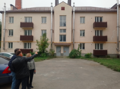 До конца года два дома для детей-сирот в поселке Анджиевском отремонтируют за 10 миллионов рублей
