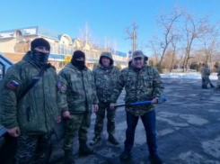 Кувалды для бойцов СВО передал глава Минвод Сергиенко