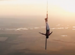 Танцор из Ставрополя исполнил первое в мире воздушное шоу на шесте 