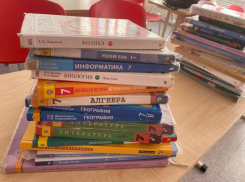 Минобр: школьникам из 38 лицея в Ставрополе выдали книги в полном объеме