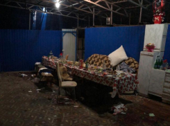 В сети появилось видео из двора, в который мужчина бросил гранату