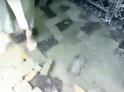 Затопленная Провалом площадь стала разваливаться на куски и попала на видео