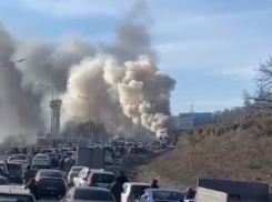 Гигантская пробка образовалась на въезде в Кисловодск из-за сгоревшего автобуса