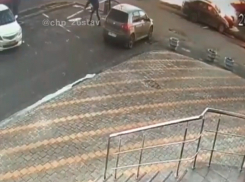 Водитель сломал шлагбаум при выезде с парковки в Ставрополе