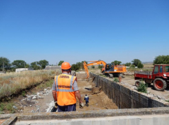 В станице Марьинской, где заменили почти половину водопровода, ведется переключение абонентов