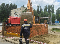 В центре Михайловска крайводоканал меняет 57-летнюю керамику на полиэтилен, не нарушая ритм жизни города