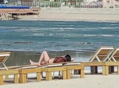 Пляжный сезон в Ставрополе открыт? Горожанку в купальнике засняли на Комсомольском пруду