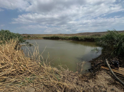 Ставрополькрайводоканал проводит объемные работы по очистке водоема-накопителя в Кочубеевском округе