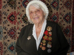 Двое неизвестных до смерти избили и ограбили 97-летнюю женщину-ветерана на Ставрополье