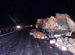 Водитель погиб при столкновении двух грузовиков на трассе Ставрополья