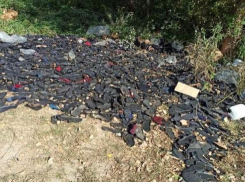 Свалку из сланцев и тапочек обнаружили в Георгиевском округе Ставрополья