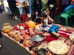 Десятки национальных подворий установили на площади Ленина в Ставрополе 