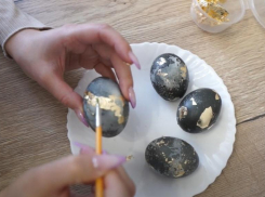 Вика из «Блокнота» сделала космические яйца в преддверии Пасхи