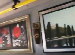 Настоящую картинную галерею внутри ставропольской маршрутки сняли на видео пассажиры