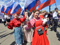 Календарь: традиции и история первого постсоветского праздника — Дня России