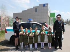 На Ставрополье Госавтоинспекция и дети поучаствовали в акции «Георгиевская ленточка»