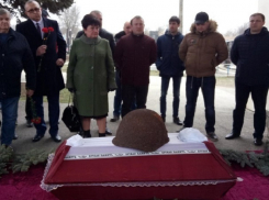 Останки ставропольского воина Великой Отечественной войны передали близким поисковики из Украины  