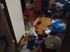 В Ставропольской квартире с проживающими в ней детьми, случайно обнаружили свалку 