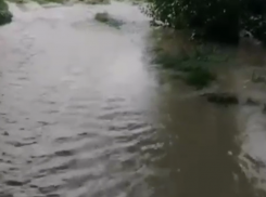 Село Надежда на Ставрополье продолжает тонуть из-за неработающих ливневок 