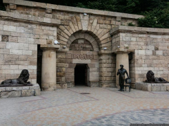 «Зеркальное отражение друг друга»: как создавались знаменитые львы, охраняющие пятигорский Провал