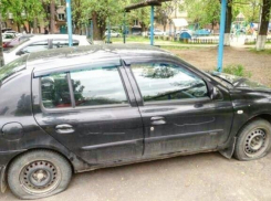 На Ставрополье вандалы испортили автомобиль