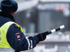 На Ставрополье экипажи ДПС сопровождают снегоуборочную технику