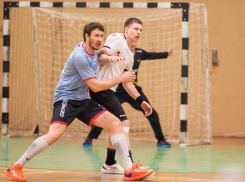 «Во втором тайме начался рок-н-ролл»: гандболисты ставропольского «Виктора» победили в Снежинске 