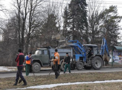 Последствия зимы на улицах Ессентуков устраняют коммунальные службы 