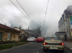 Жилой дом загорелся в центре Ставрополя