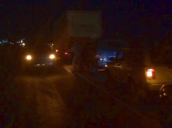 Перевернувшаяся «Газель» завалила помидорами трассу Ростов-Ставрополь