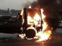 В юго-западном районе Ставрополя сгорел эвакуатор