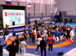Ставропольский судья оказался в центре драки борцов на турнире в Симферополе