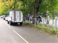 Эвакуацию детей из трех школ проводят на Ставрополье после сообщений о минировании 