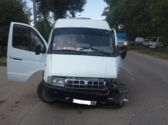 Два пассажира маршрутки получили травмы при столкновении в Зеленокумске