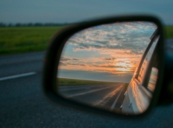 Оригинальный флешмоб: автомобилисты Ставрополья сделали уникальные фотографии отражения заката в зеркалах