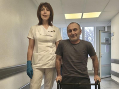 Уникальному пациенту ростом 140 сантиметров заменили сустав на Ставрополье