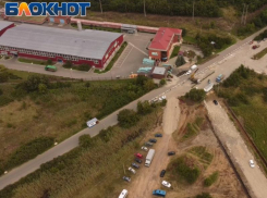 Недобрые соседи: заводу минеральной воды «Кавминводы» не дают пользоваться новой дорогой