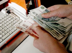 Продавец салона сотовой связи украла из кассы деньги на Ставрополье