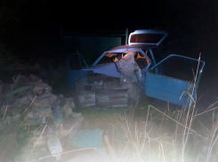 Автомобиль протаранил стену здания на Ставрополье - водитель погиб