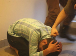 Несовершеннолетний мучитель с другом систематически жестоко избивал и грабил инвалида на Ставрополье