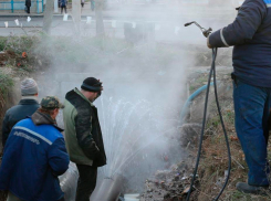 Авария на теплотрассе оставила санатории без тепла в Кисловодске