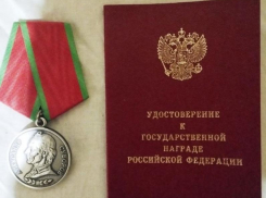 Медалью Суворова наградили бойца СВО из Арзгирского округа