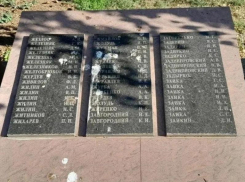 Власти Ипатовского округа отчитались о чистке памятника сразу после критики