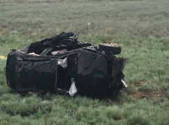 Три человека погибли в страшном ДТП с перевернутым внедорожником на Ставрополье 