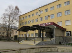 Прокуратура и следком занялись историей об избиении школьниц директором на Ставрополье