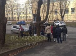В центре Ставрополя перевернулась машина скорой помощи