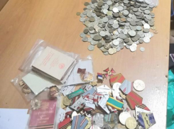 На Ставрополье поймали укравшего коллекцию монет и медалей на 120 тысяч рублей мужчину