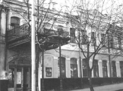  «Первая кофейня, коммерческий банк и редакции ставропольских газет», - что помнят стены «дома с медальоном»