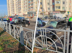 В Ставрополе на выезде из Олимпийского столкнулись две легковушки